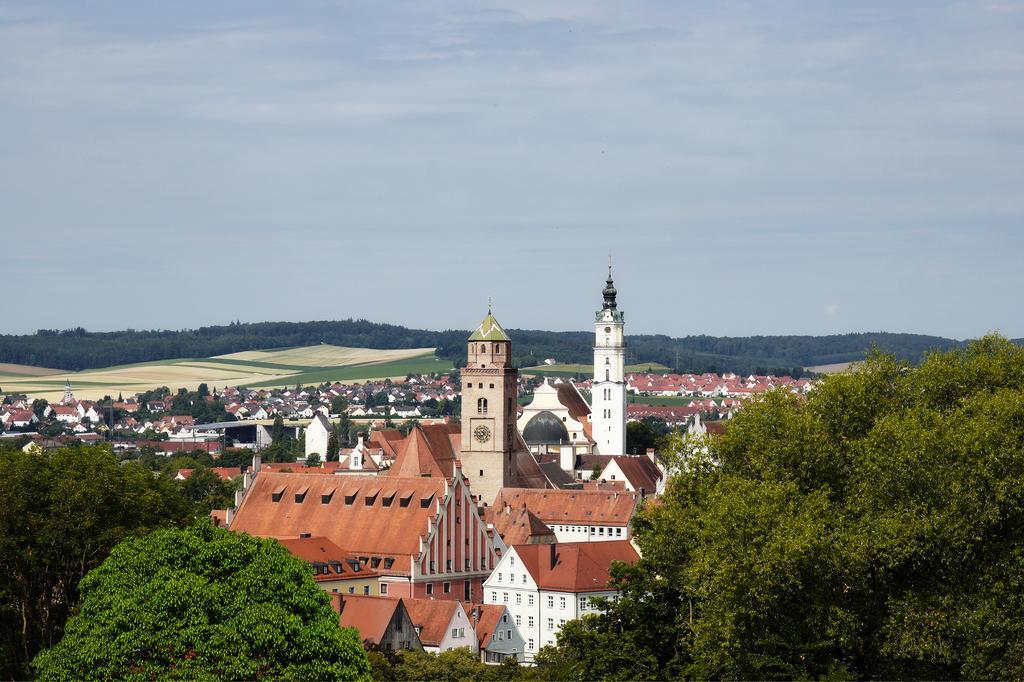 Aparthotel Donaustern Asbach-Baumenheim Bagian luar foto