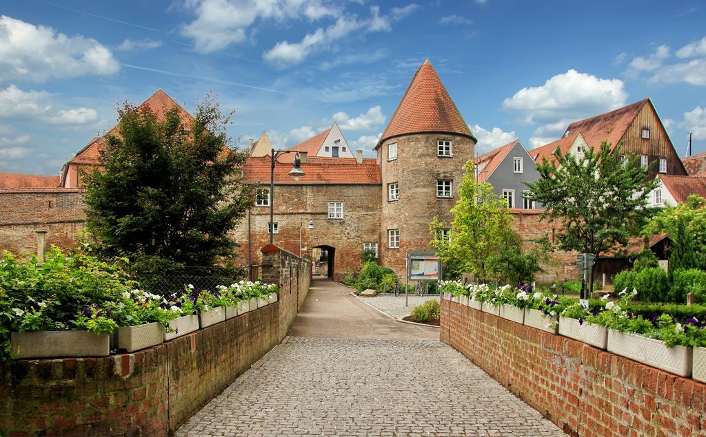 Aparthotel Donaustern Asbach-Baumenheim Bagian luar foto