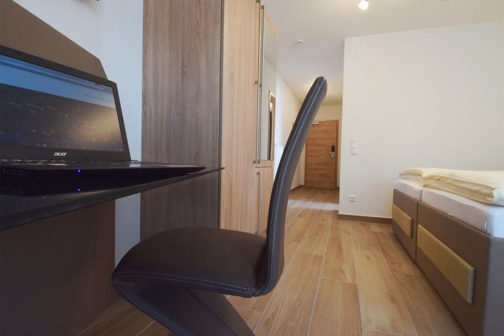Aparthotel Donaustern Asbach-Baumenheim Bagian luar foto