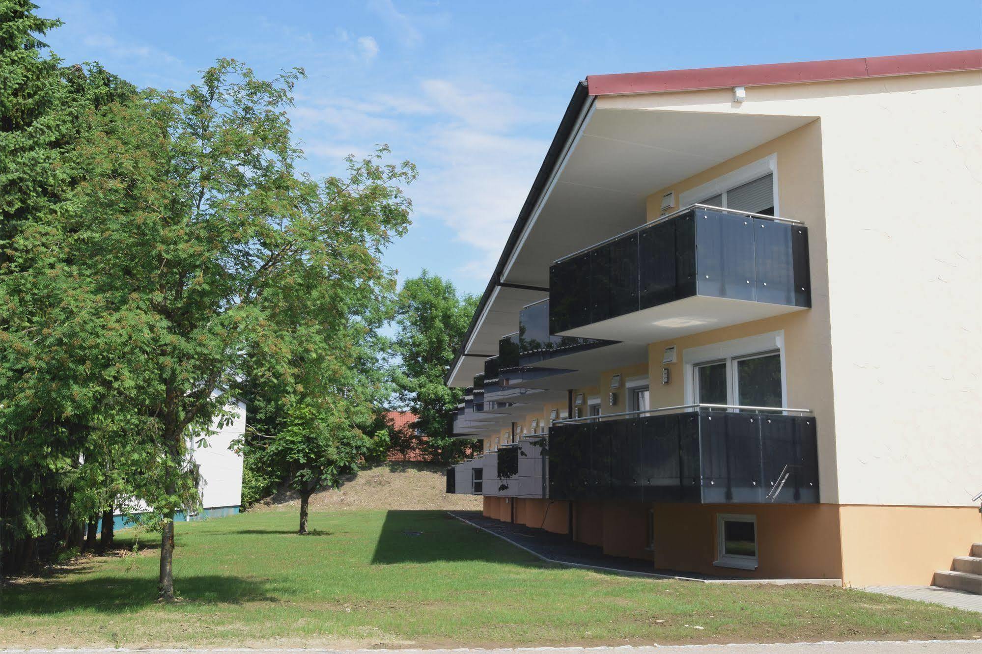 Aparthotel Donaustern Asbach-Baumenheim Bagian luar foto