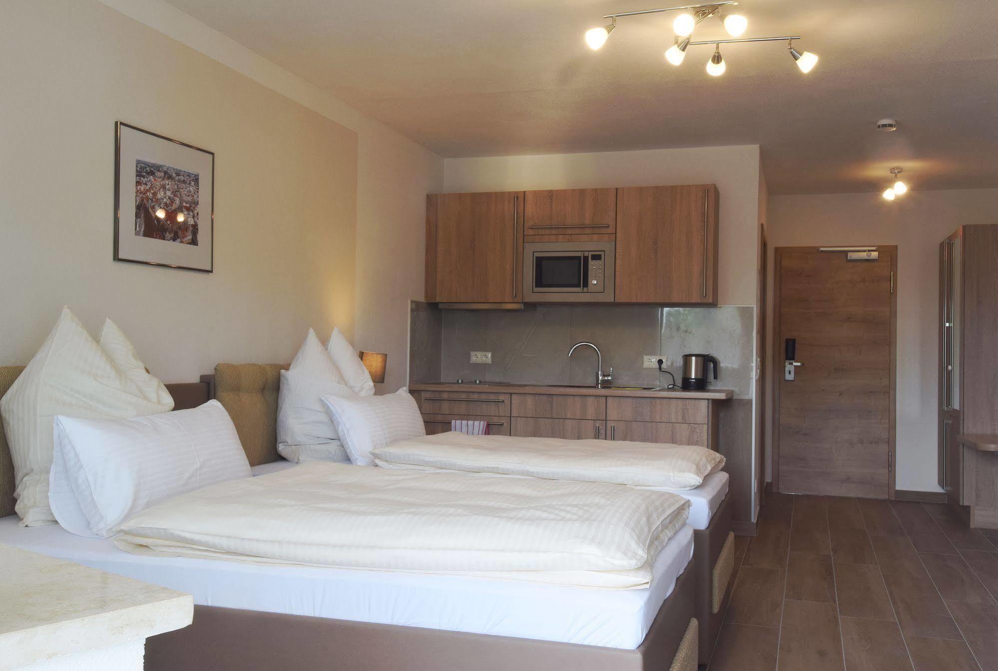 Aparthotel Donaustern Asbach-Baumenheim Bagian luar foto