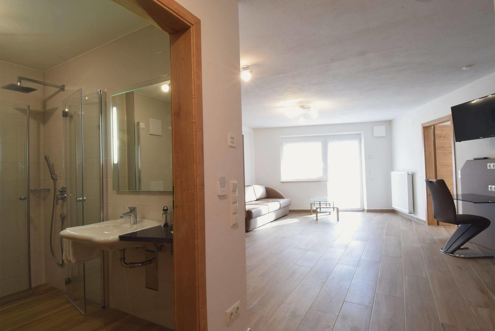 Aparthotel Donaustern Asbach-Baumenheim Bagian luar foto