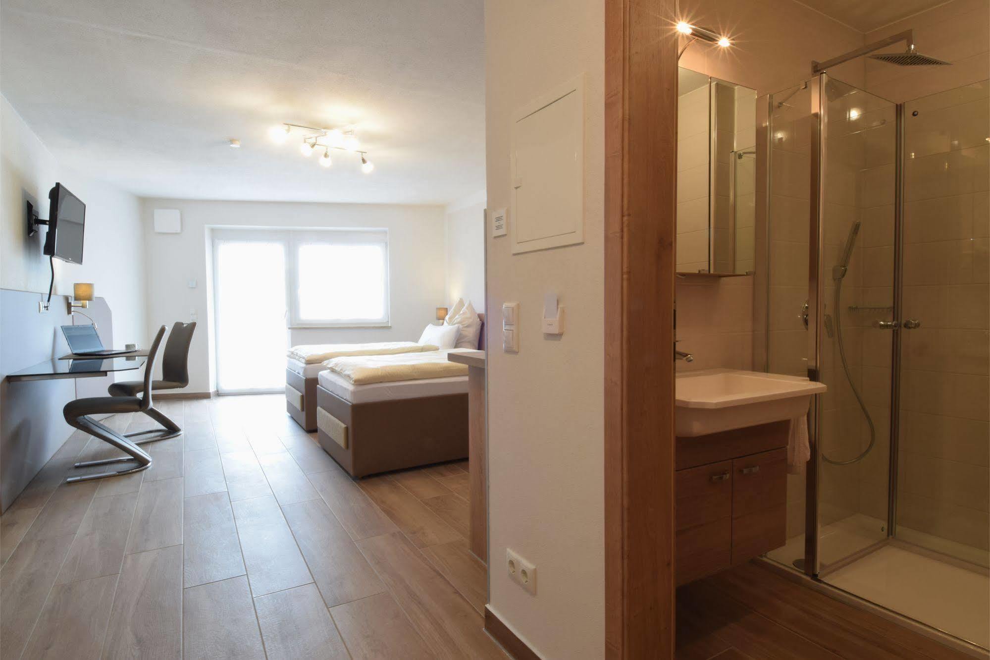 Aparthotel Donaustern Asbach-Baumenheim Bagian luar foto