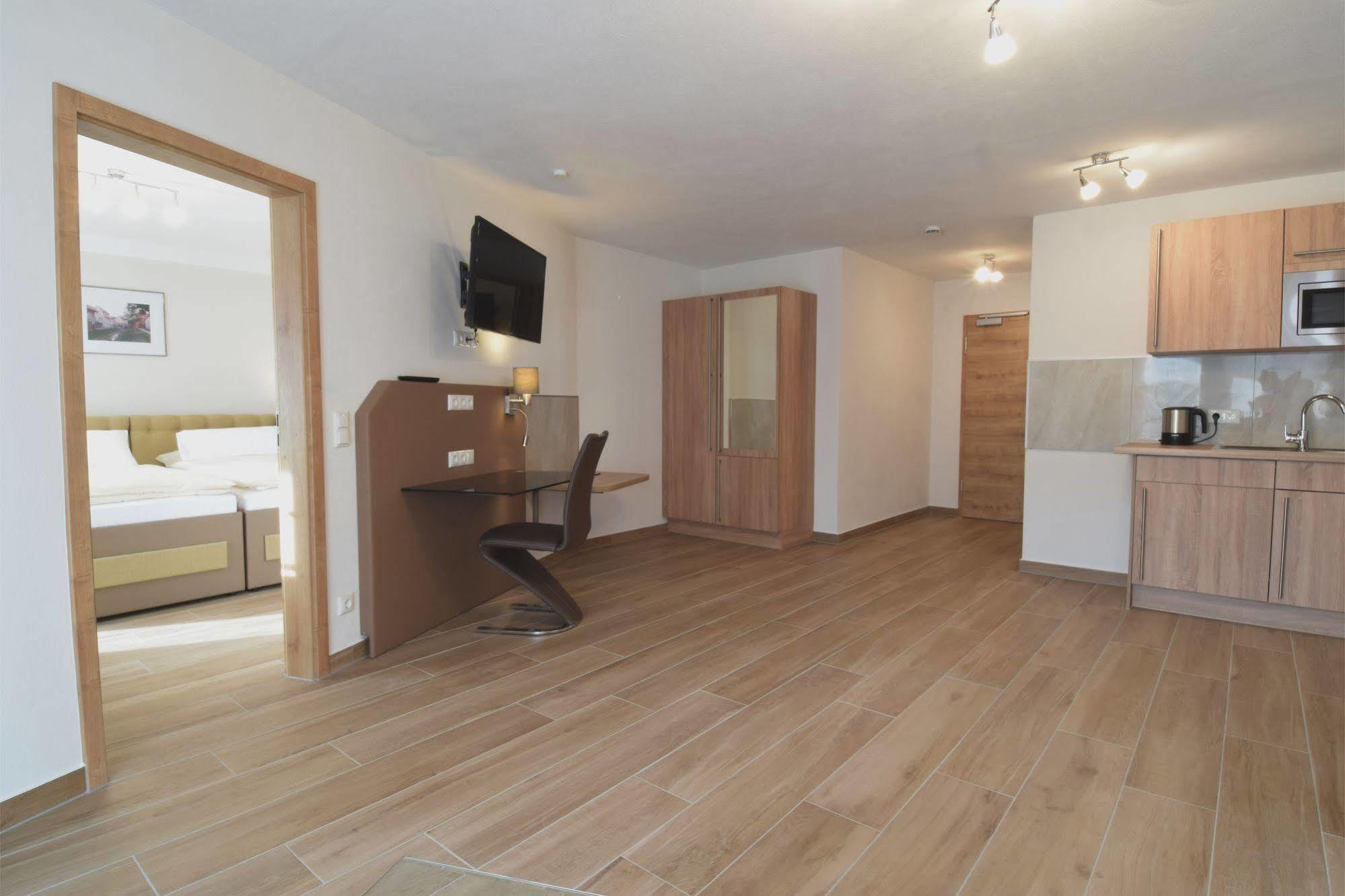 Aparthotel Donaustern Asbach-Baumenheim Bagian luar foto