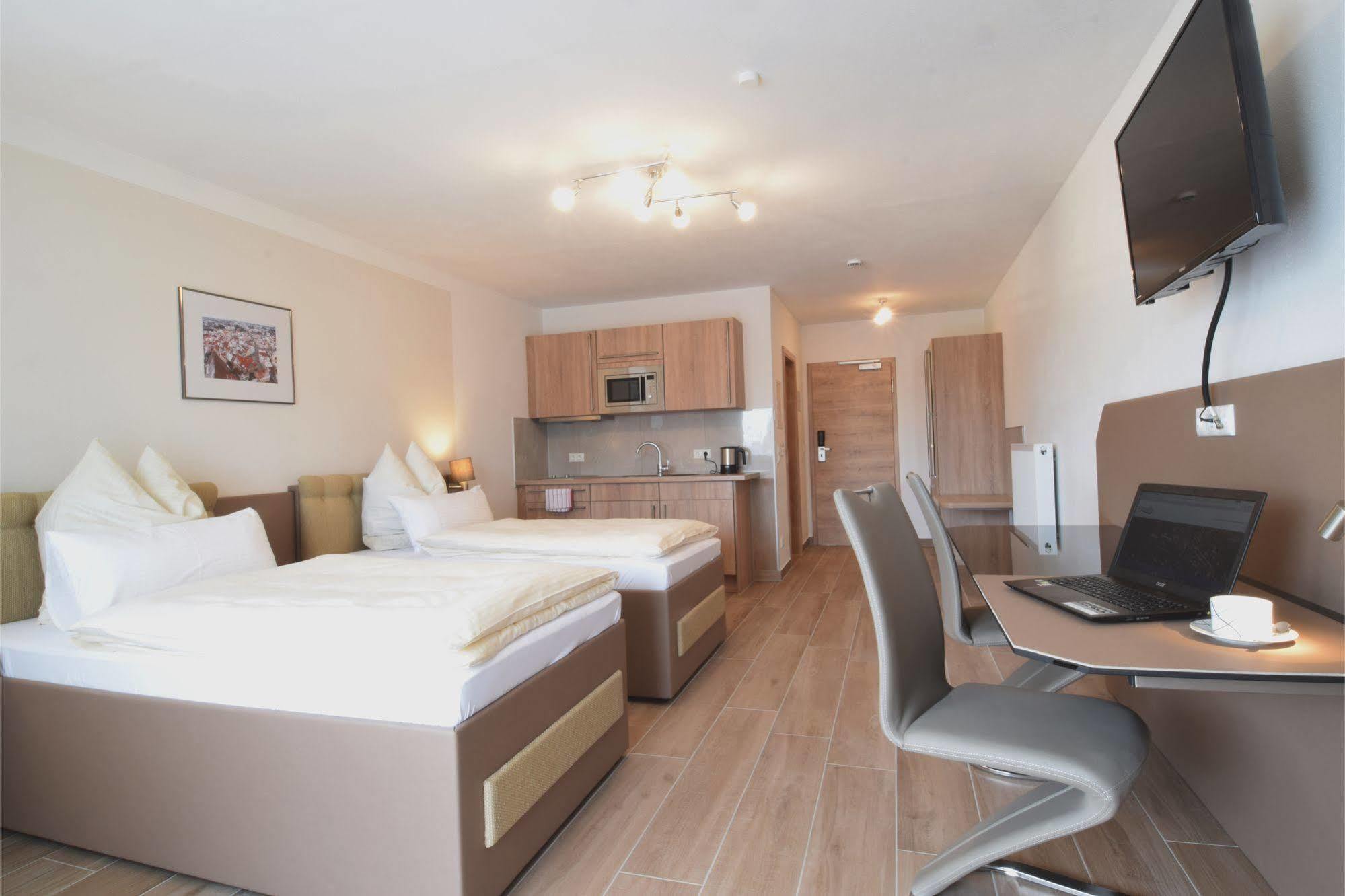 Aparthotel Donaustern Asbach-Baumenheim Bagian luar foto