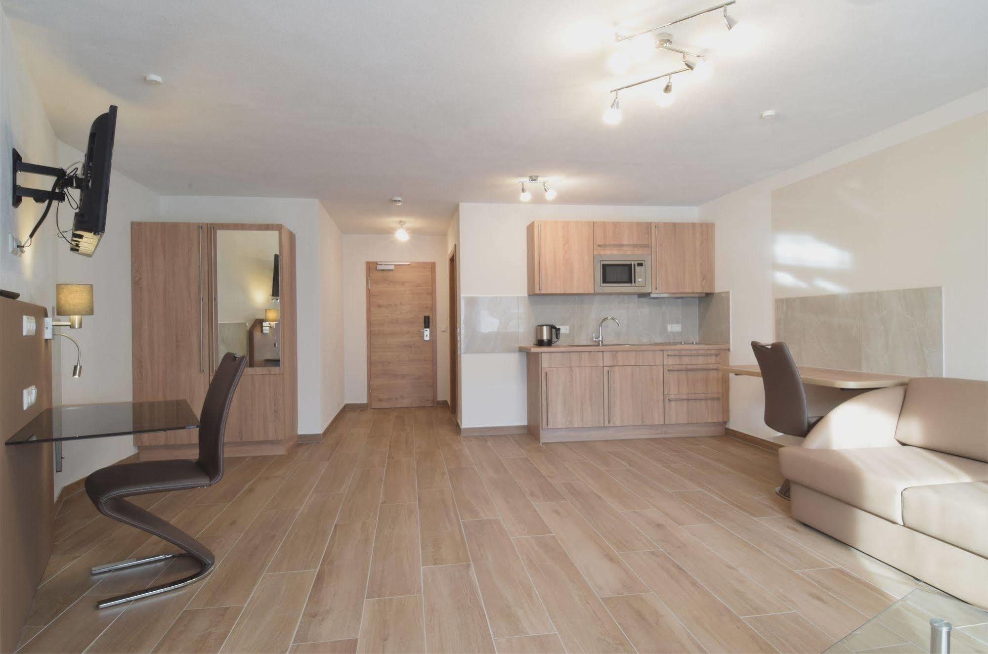 Aparthotel Donaustern Asbach-Baumenheim Bagian luar foto