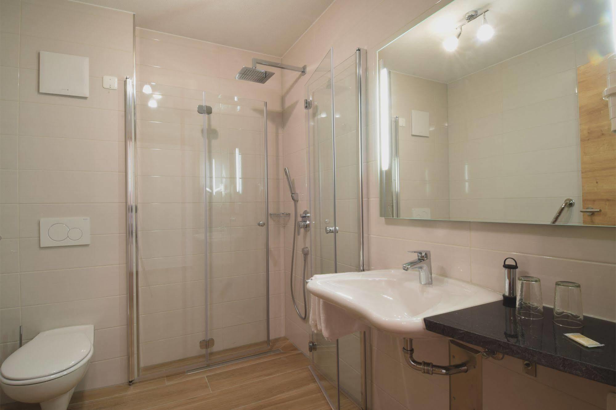 Aparthotel Donaustern Asbach-Baumenheim Bagian luar foto