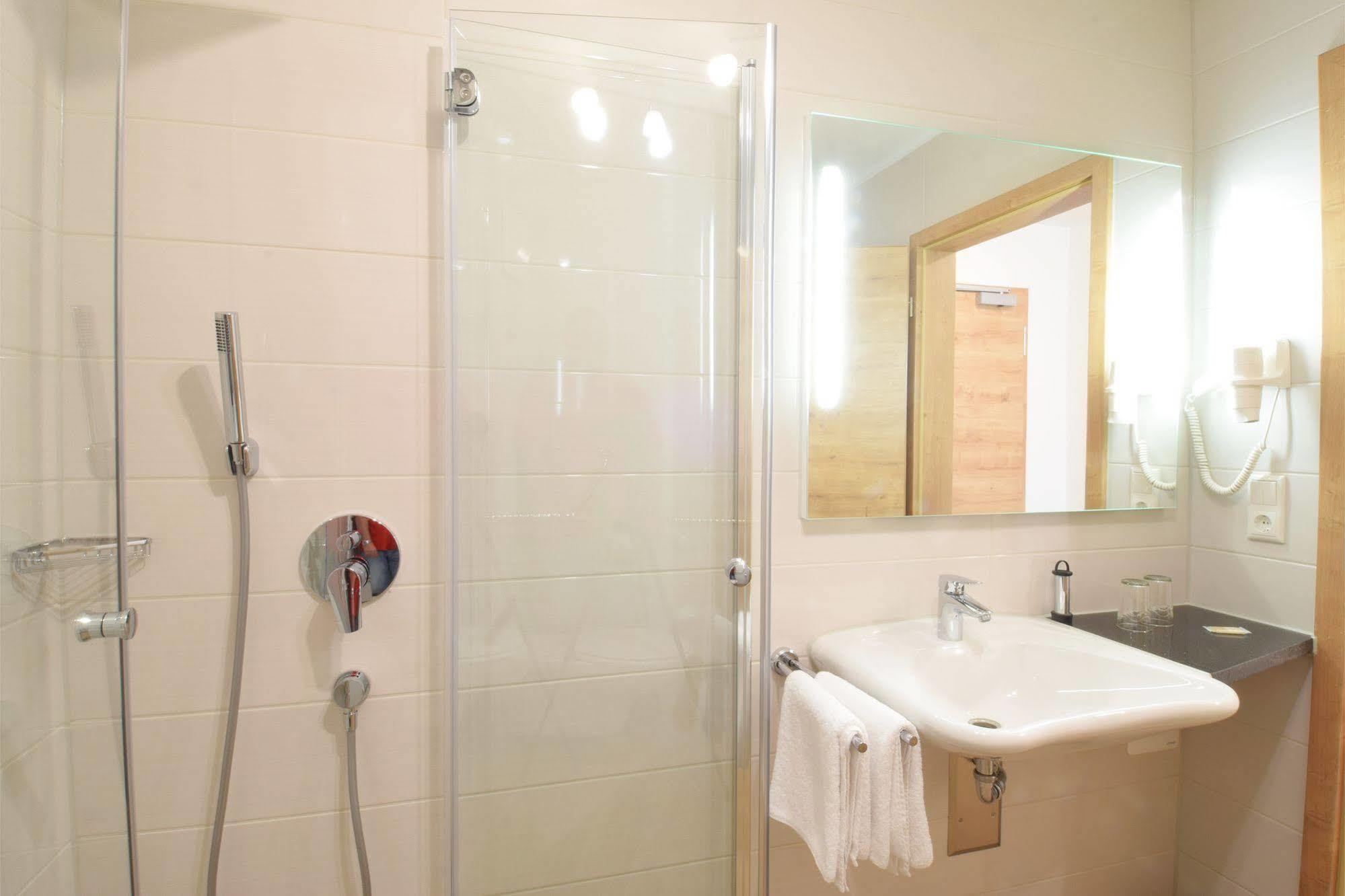 Aparthotel Donaustern Asbach-Baumenheim Bagian luar foto
