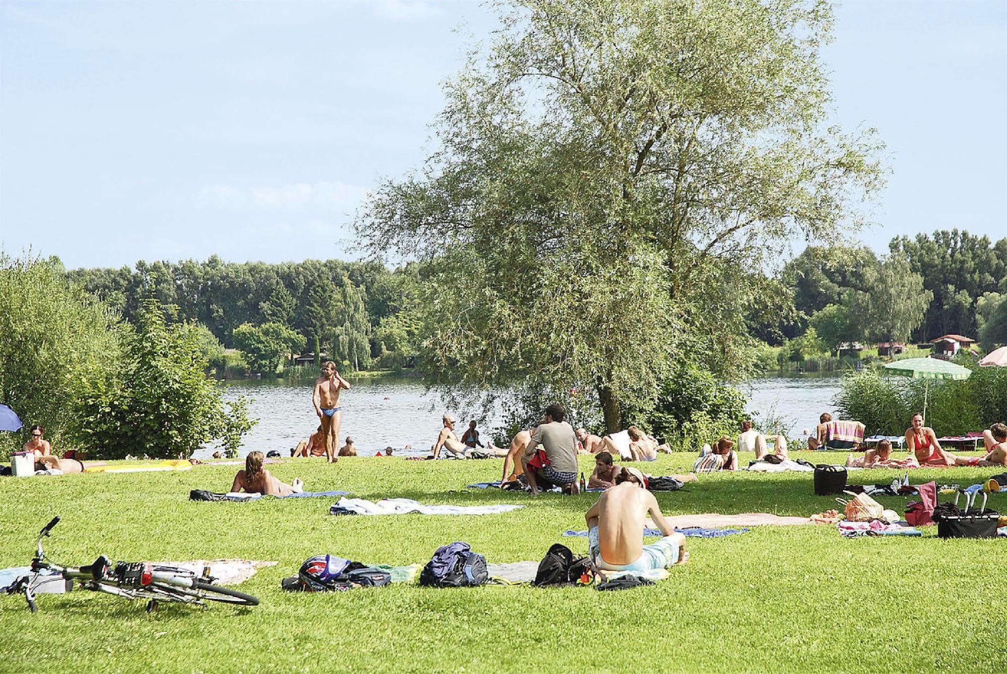 Aparthotel Donaustern Asbach-Baumenheim Bagian luar foto