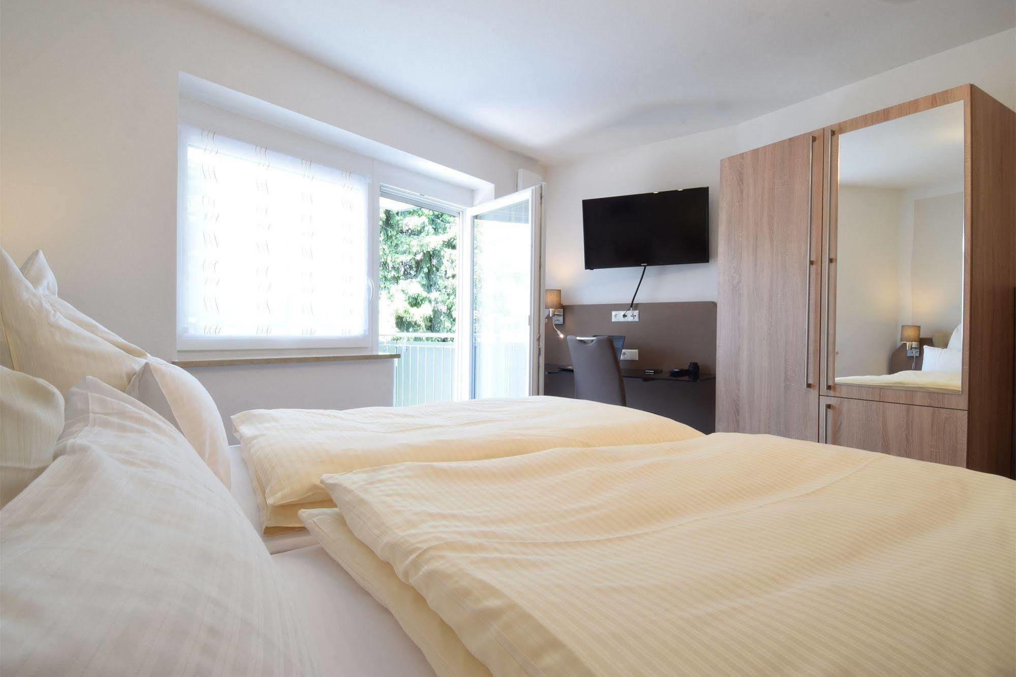 Aparthotel Donaustern Asbach-Baumenheim Bagian luar foto