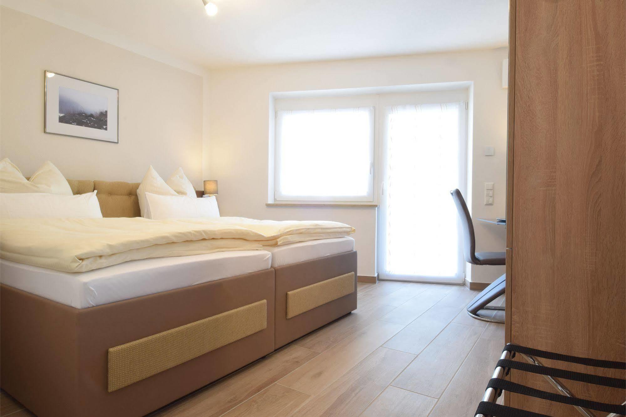 Aparthotel Donaustern Asbach-Baumenheim Bagian luar foto