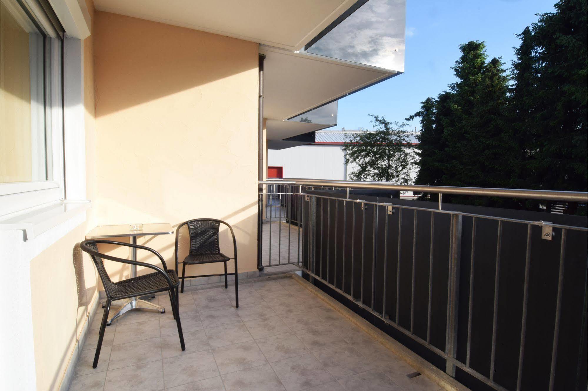 Aparthotel Donaustern Asbach-Baumenheim Bagian luar foto