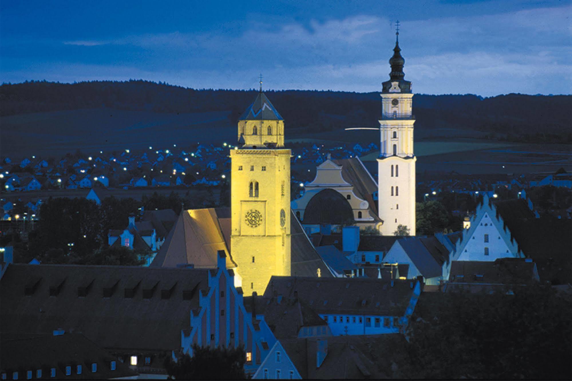 Aparthotel Donaustern Asbach-Baumenheim Bagian luar foto